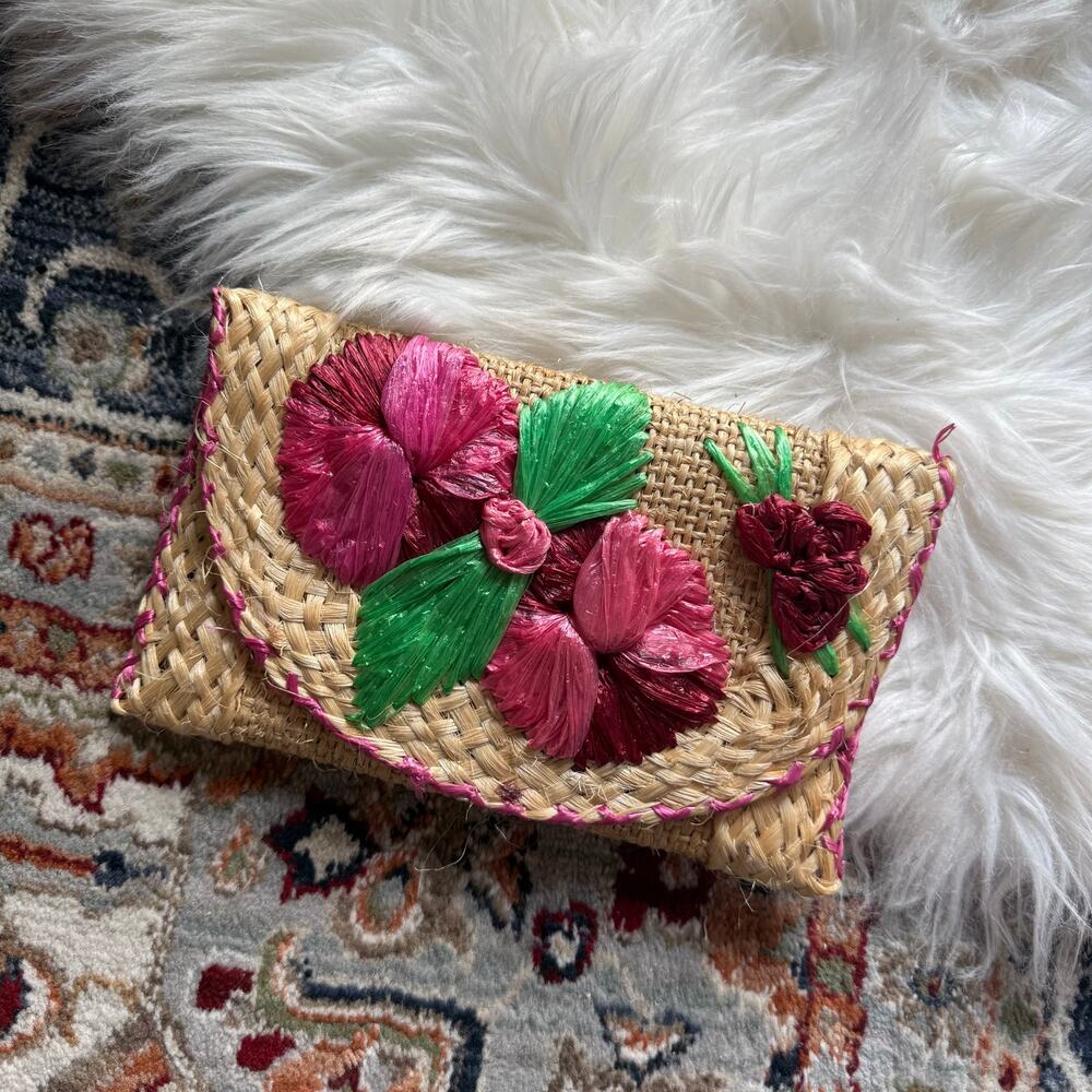 Vintage Woven Flower Clutch w/ Back Handle